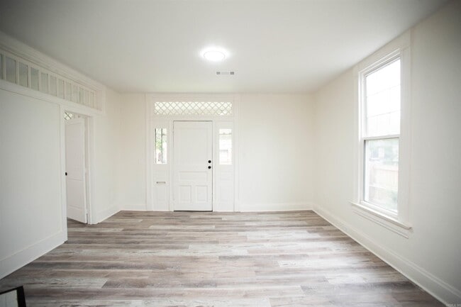 Photo - 2715 S State St