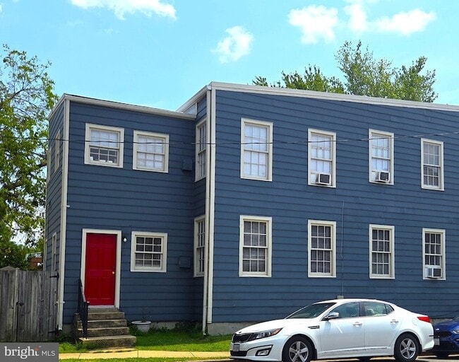 301 N West St
