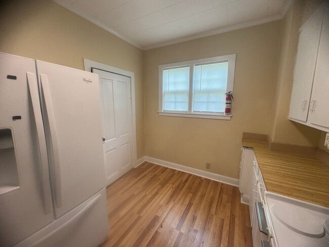 Photo - 916 N Brickyard Rd