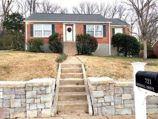 Building Photo - **RECENT $60,000+ RENOVATION ON THIS 4-BED, 3-BATH HOME IN PRIME WHITEBRIDGE NEIGHBORHOOD**