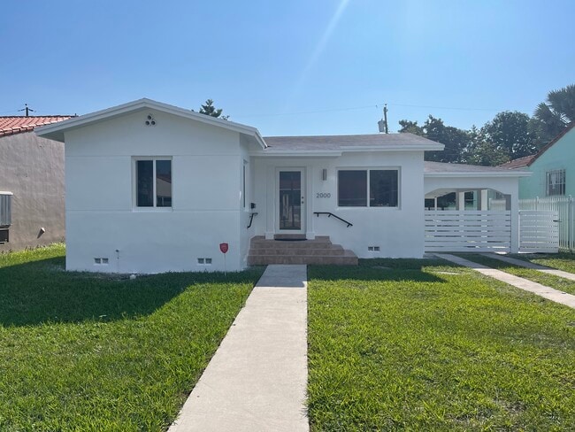 Photo - 2000 SW 17th St