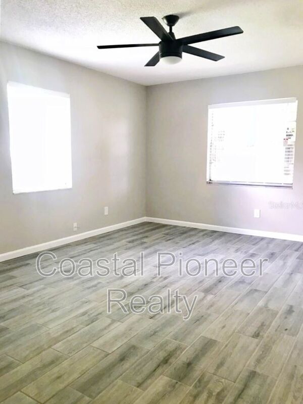 Photo - 6405 S Roberts Ave