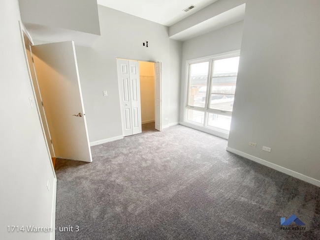 Photo - 45 N Paulina St Unidad 2