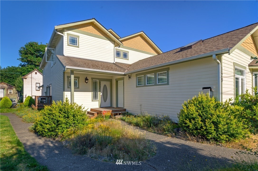 Photo - 129 N Rainier Ave