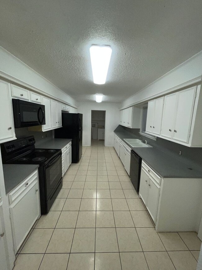 Photo - CENTRAL LUBBOCK HOME - 5 BED/3 BATH