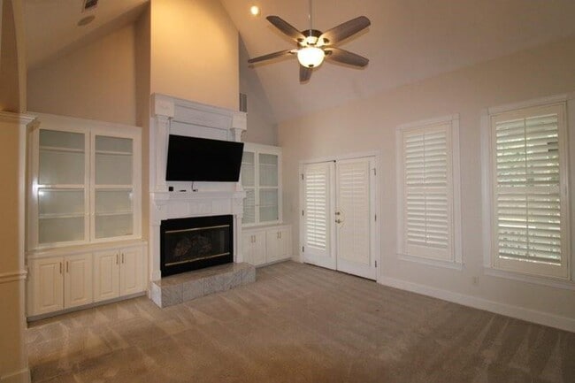 Photo - 183 W Commons Dr