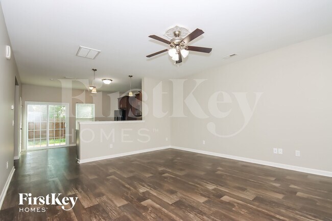 Photo - 905 Little Dog Ln