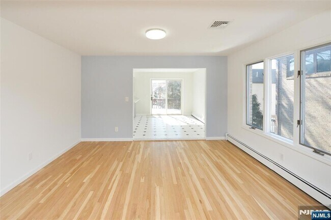 Photo - 472 Central Blvd