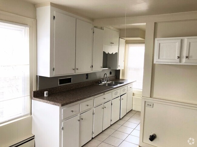 Building Photo - TOMLINSON 03 Unit 2nd Floor Rental