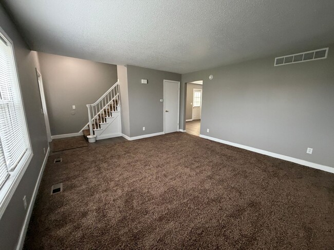 Photo - 420 E Dewald St