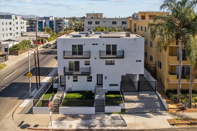 Photo - 860 N Hudson Ave