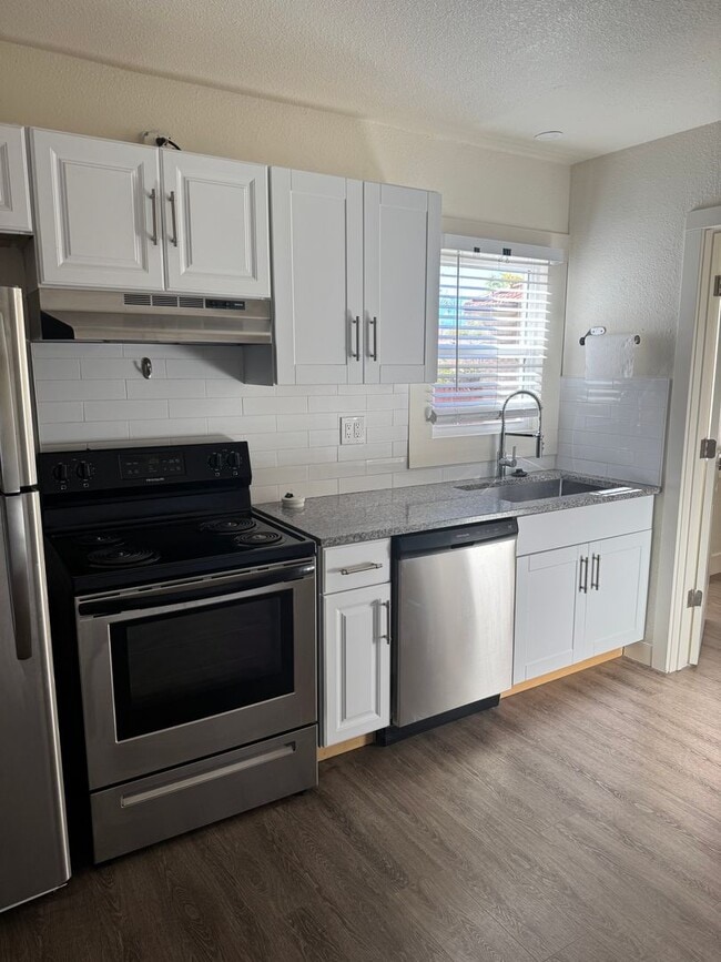 Photo - TRI PLEX in midtown..1 bedroom 1 bath with...