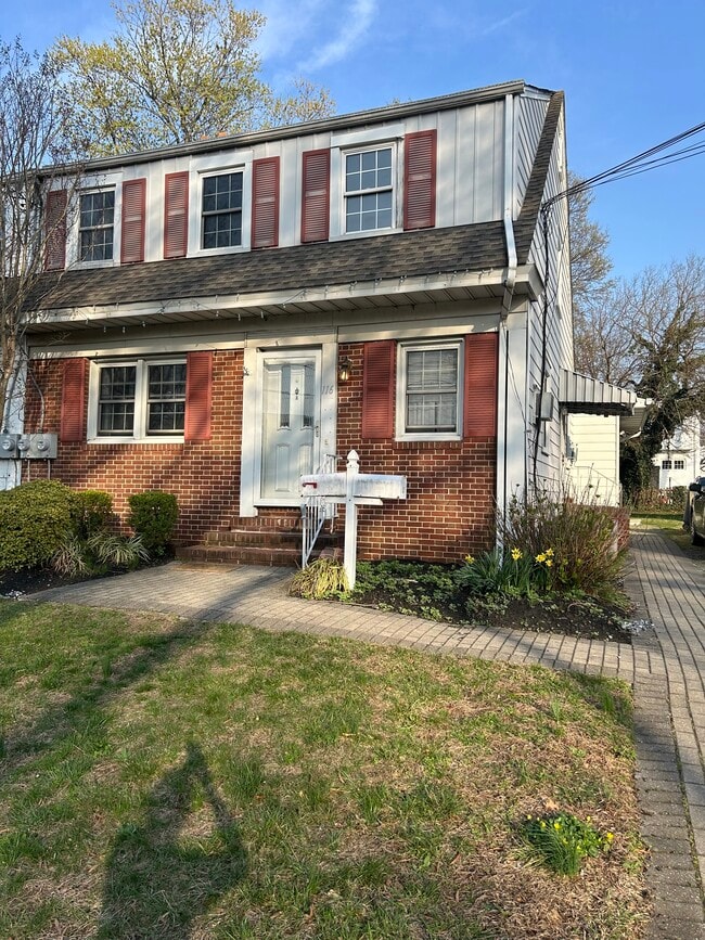 Building Photo - 116 E Coulter Ave Unit B