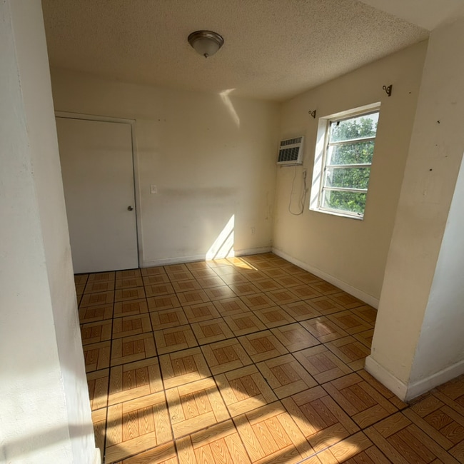 Photo - 1716 SW 11th St Unit 2