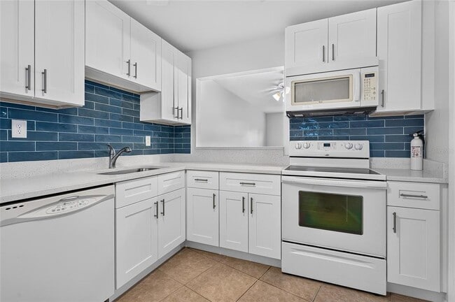245 Center Rd Unit 109