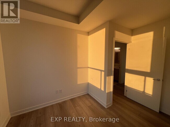 Photo - 1007 The Queensway Unité 625