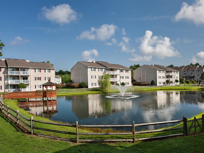 Welcome to Lake Ridge Square Apartments