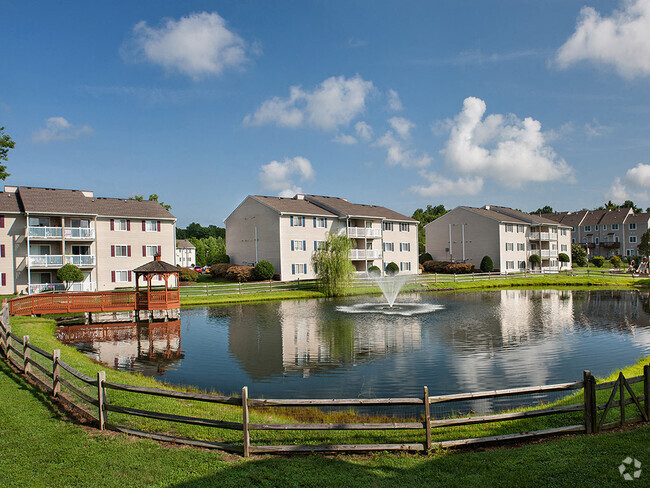 Welcome to Lake Ridge Square Apartments - Lakeridge Square Rental