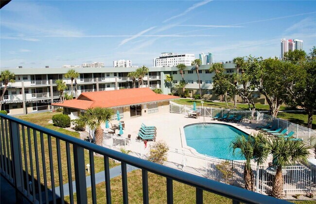 Building Photo - 270 Layne Blvd Unit 305