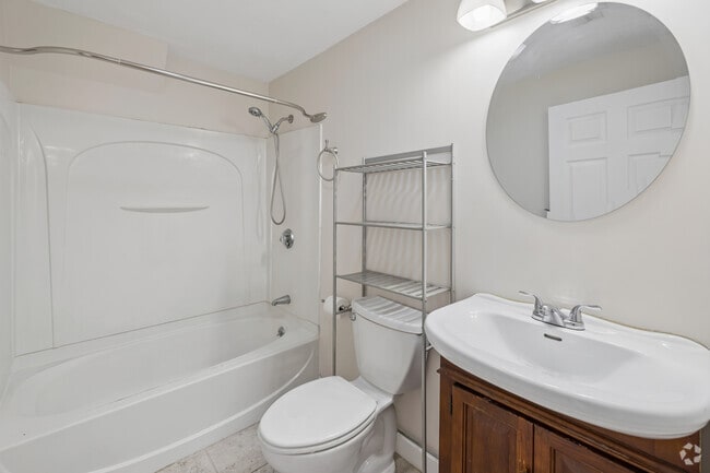 3BR, 1BA - 1,086SF - Unit 4 - Bathroom