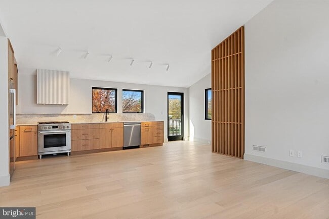 Building Photo - 501 Haddonfield-Berlin Rd Unit 2ND FLR