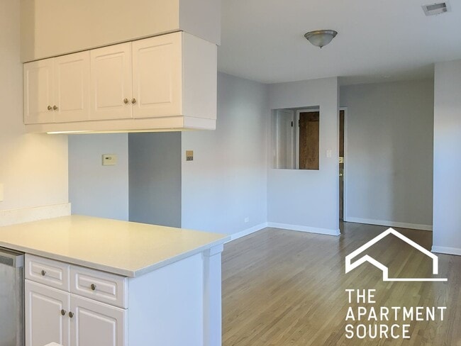 Photo - 3710 N Sheffield Ave Unidad 405