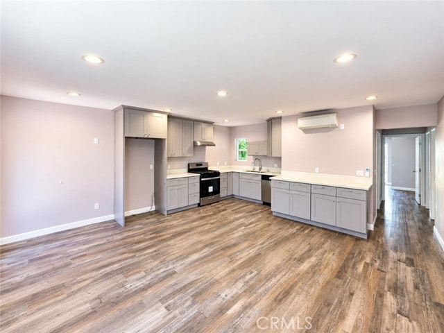 Photo - 7645 Amestoy Ave