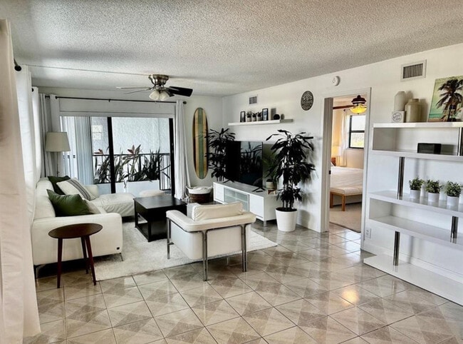 Photo - 1975 SE 3rd St Unit 403