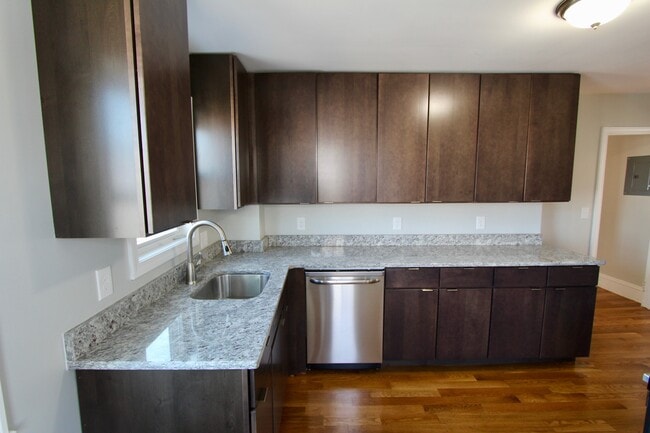 Building Photo - 508 Revere St Unit 2