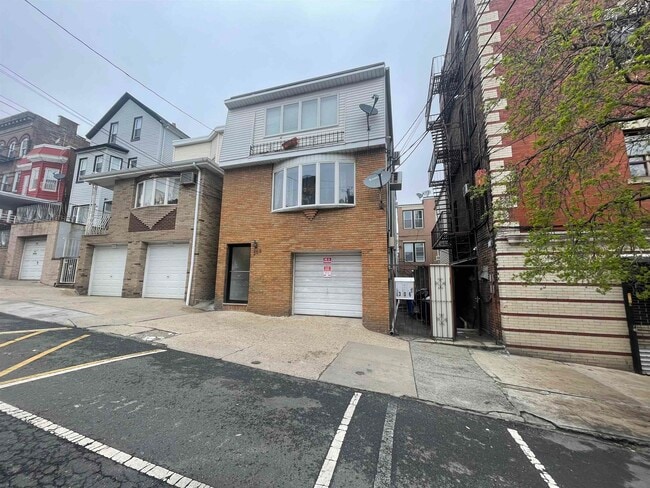 Building Photo - 306 65th St