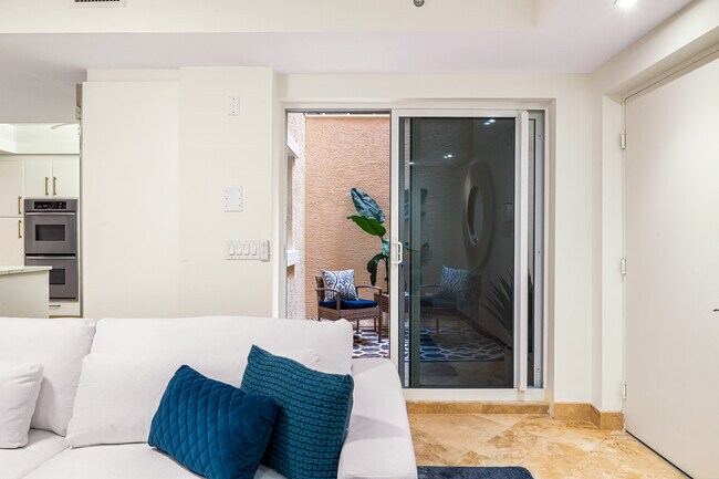 Photo - 2051 SE 3rd St Unidad TH7