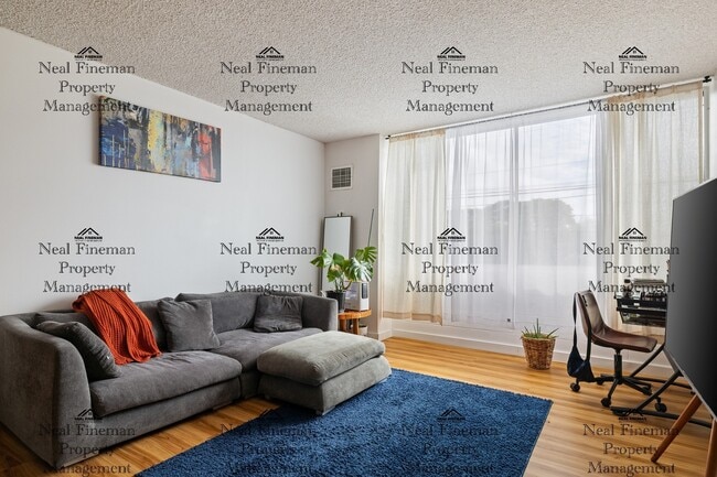 Photo - Unfurnished  1 Bed / 1 Bath Condo. 1 assigned covered parking stall. Rent Includes: AC Central, C... Unidad 412