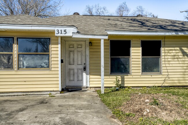 Photo - 315 Acacia St