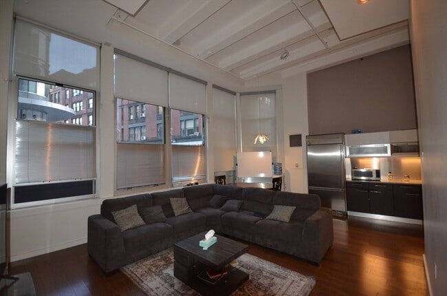 Building Photo - 88 Kingston St Unit 1b Rental