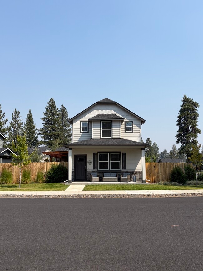 Street View - 616 N Willitts St