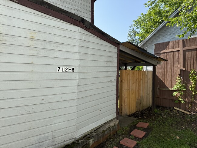 Building Photo - 712 Dock St Rental