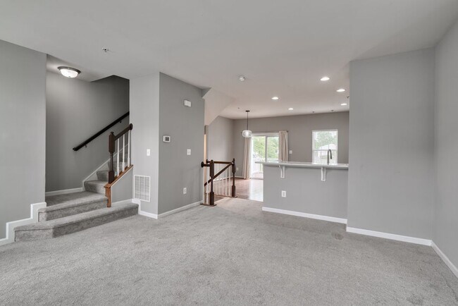 Photo - 7330 MATCHBOX ALY