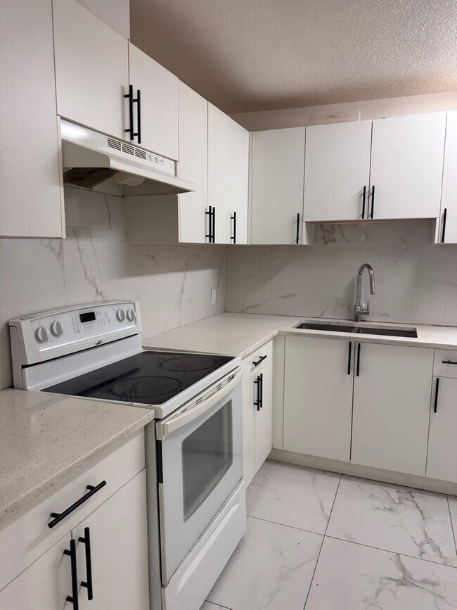 Photo - 10046 129 St