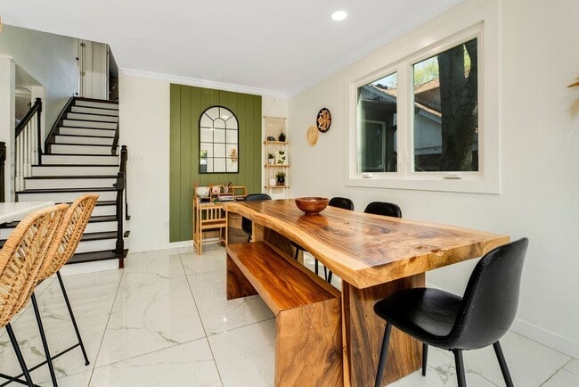 Photo - 1422 Benjamin St