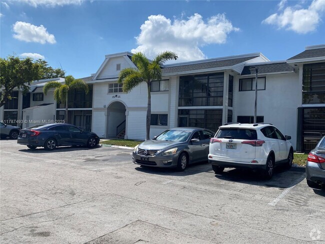 Building Photo - 18815 NW 62nd Ave Unit 103 Rental