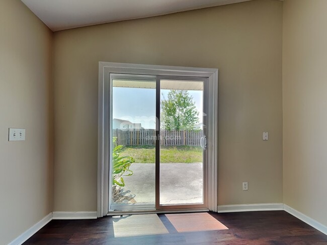 Photo - 117 Lakepointe Dr