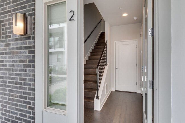 Photo - *Beautiful Modern 3 Bed Kirkland Townhome Available Now!*