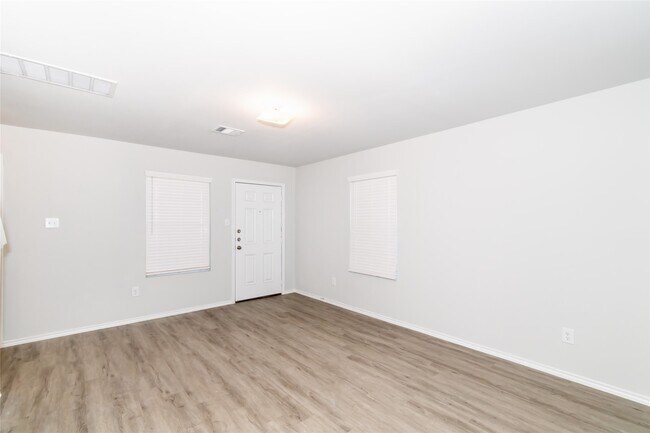 Photo - 8623 Doris Oaks Cir