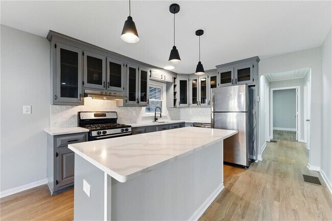 Photo - 10 Cochran Rd SE