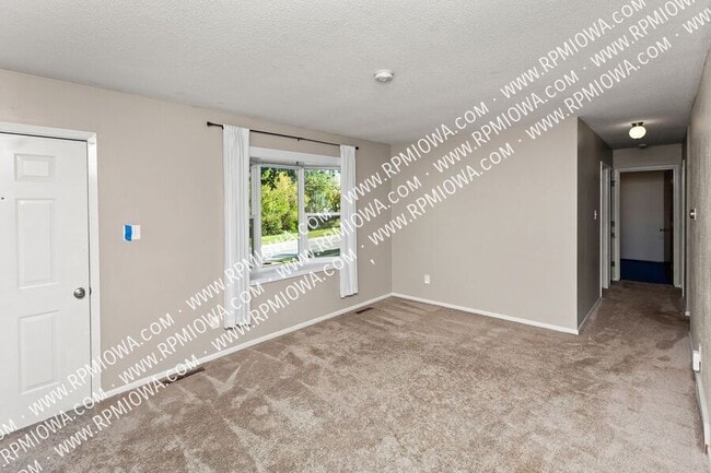 Photo - 1000 W Broadway St
