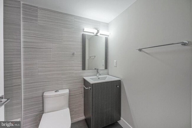 1070 N Front St Unit B