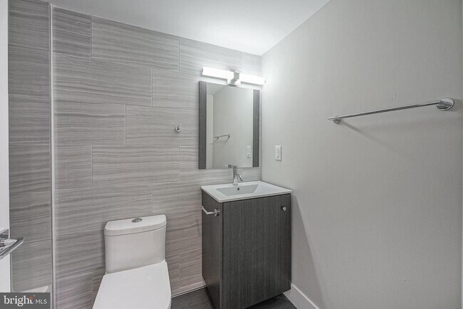 Photo - 1070 N Front St Unit B