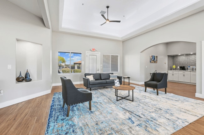 Photo - Villa Serena Apartments