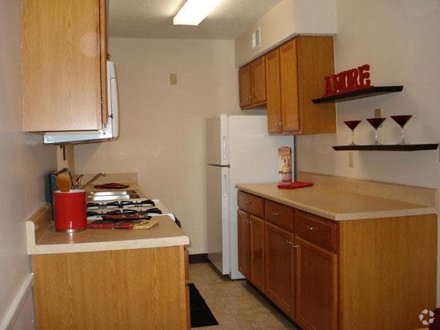 Cocina de dos habitaciones - Hickory & Penngrove Village