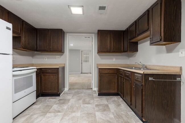 Photo - 9308 Aylesbury Dr Apartamento Unidad #5